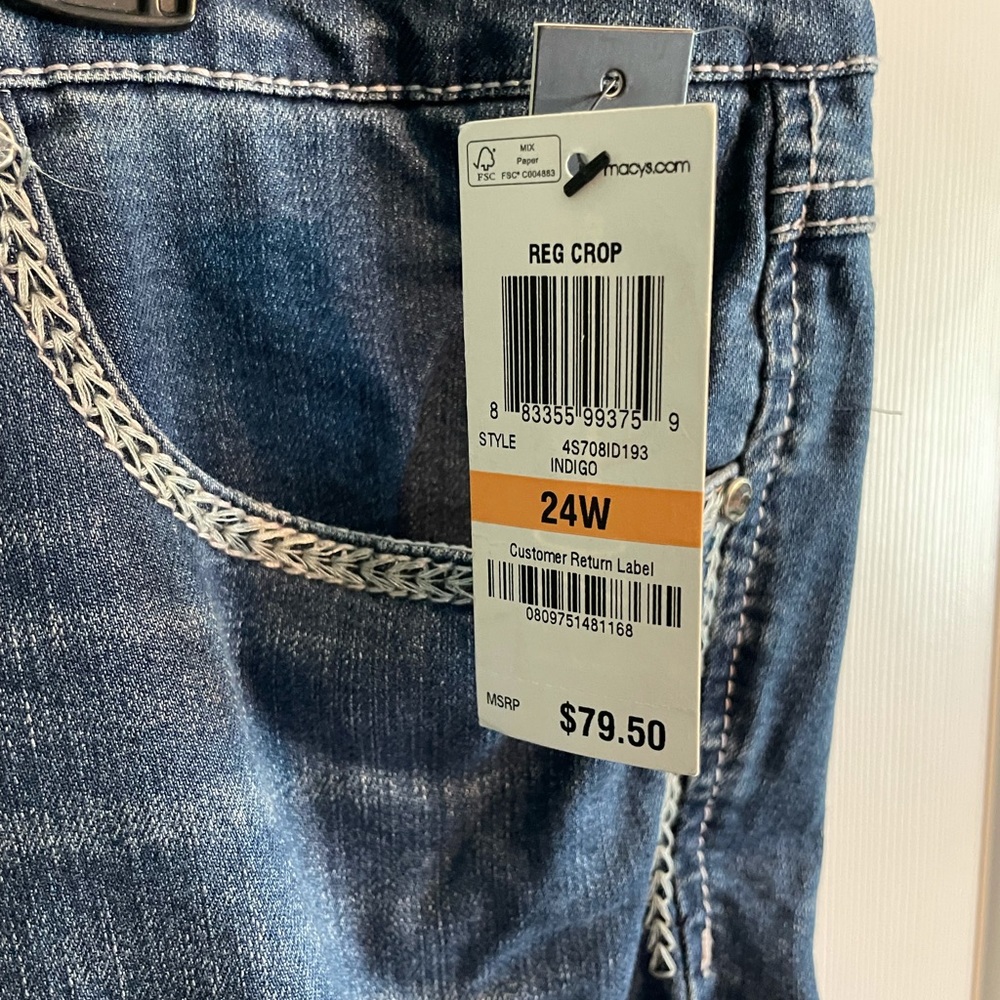 Women’s capris. 24w jeans - Picture 3 of 4